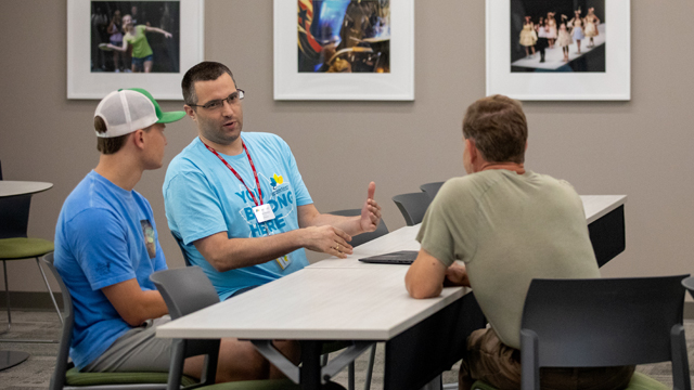 a student meets with a JCCC admissions representative